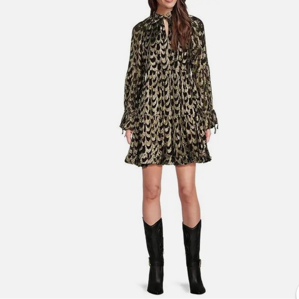 NWT. Gibson & Latimer Gold Metallic Ogee
Print Tiered Mini Dress. Size Large.